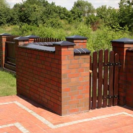 Mauer- und Pfeilerabdeckungen in schwarzbraun glasiert